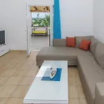 - 08 Nyaraló